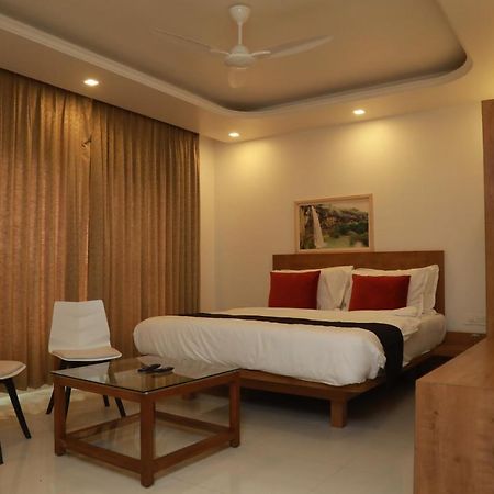 Renuka Hotel&Events -The Orange Flag, Phulambri, Aurangabad Ganori Bagian luar foto