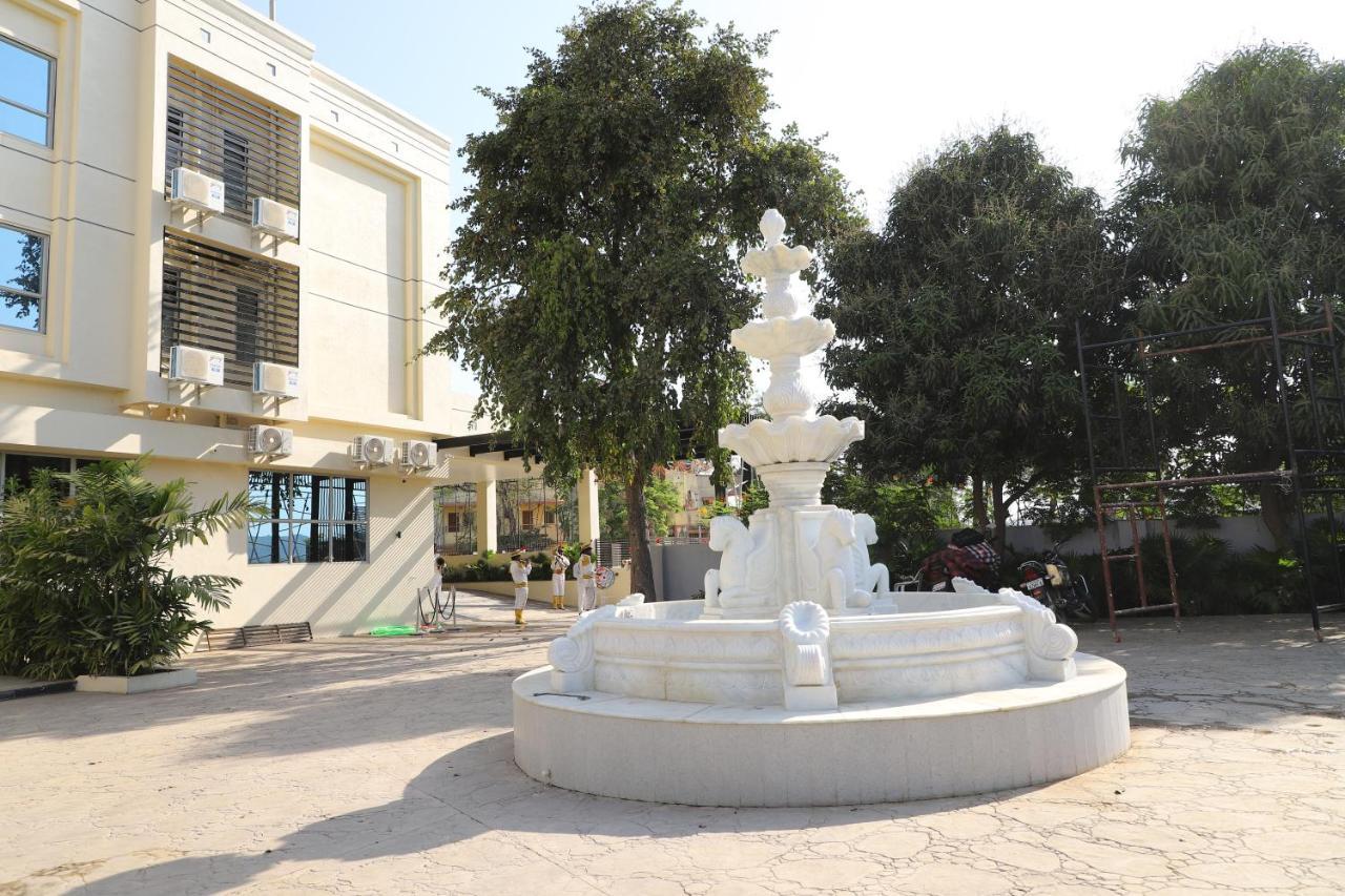 Renuka Hotel&Events -The Orange Flag, Phulambri, Aurangabad Ganori Bagian luar foto