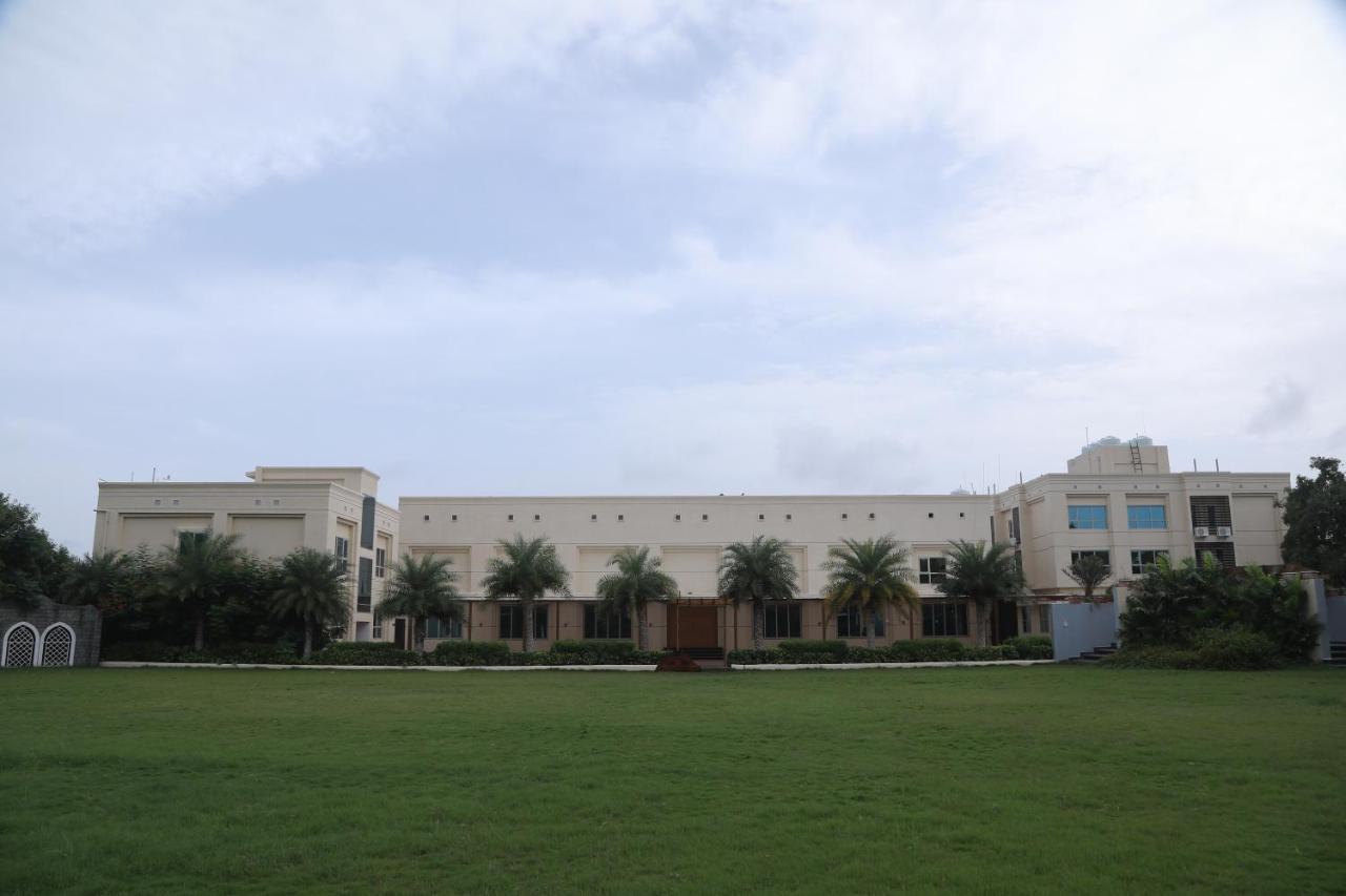 Renuka Hotel&Events -The Orange Flag, Phulambri, Aurangabad Ganori Bagian luar foto