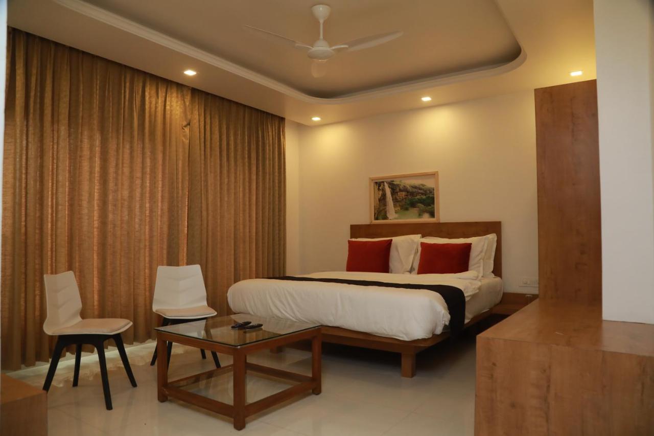 Renuka Hotel&Events -The Orange Flag, Phulambri, Aurangabad Ganori Bagian luar foto