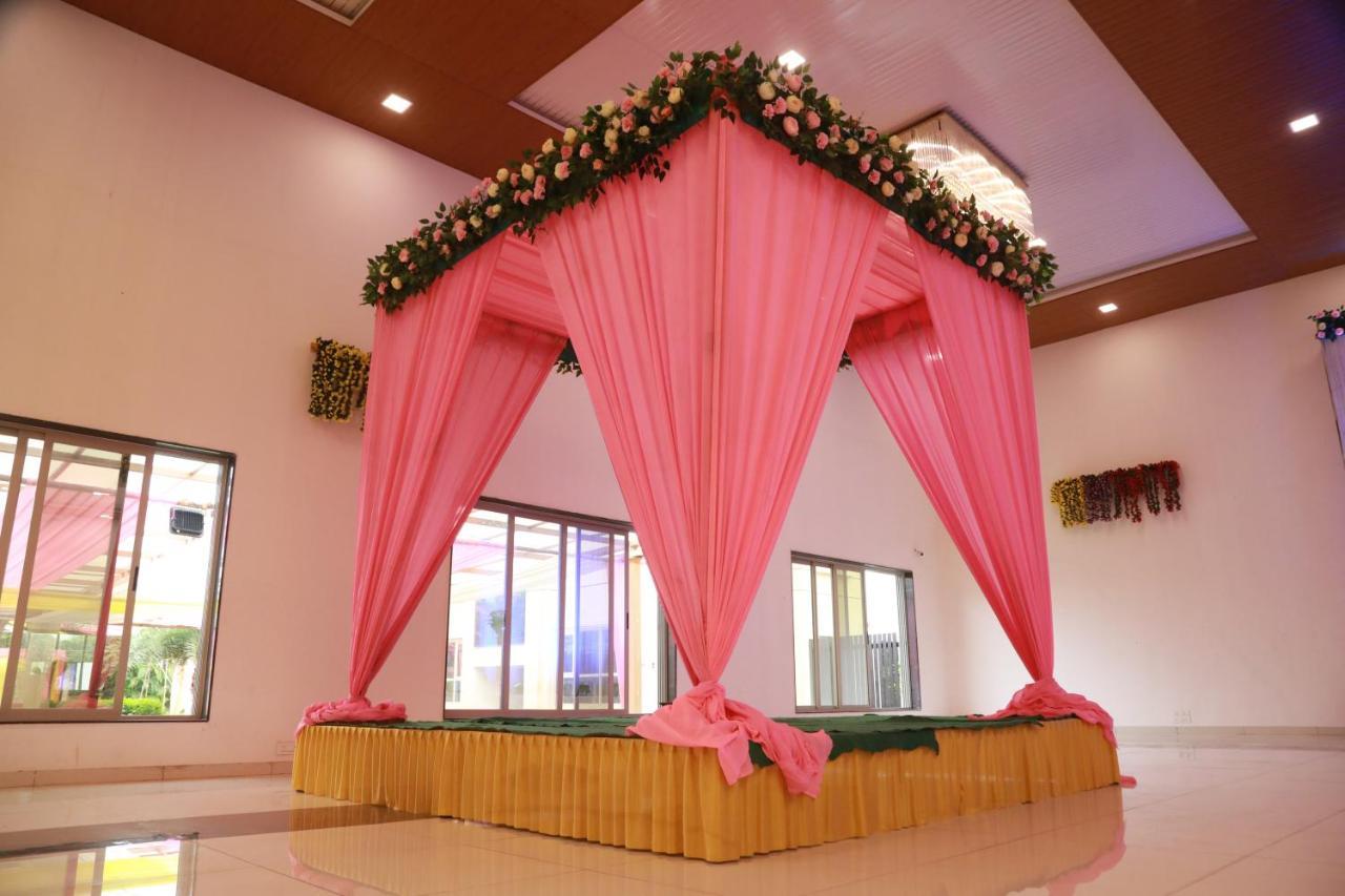 Renuka Hotel&Events -The Orange Flag, Phulambri, Aurangabad Ganori Bagian luar foto